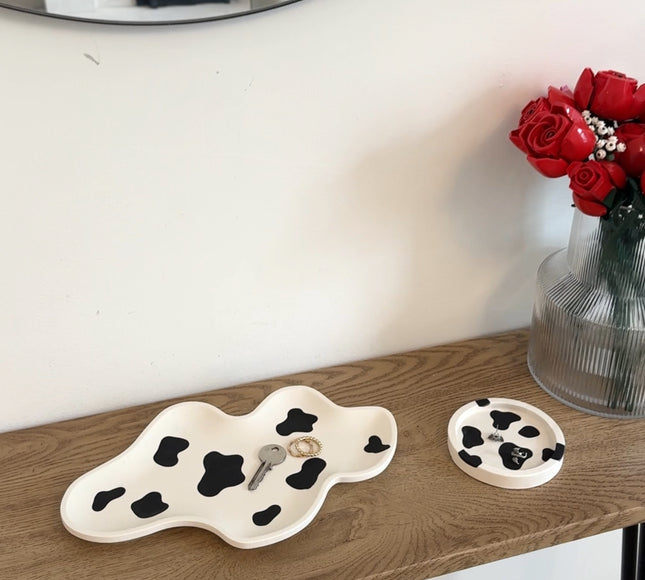 Cow print wiggle tray