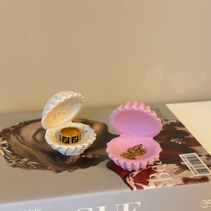 Clam Shell Ring Holder