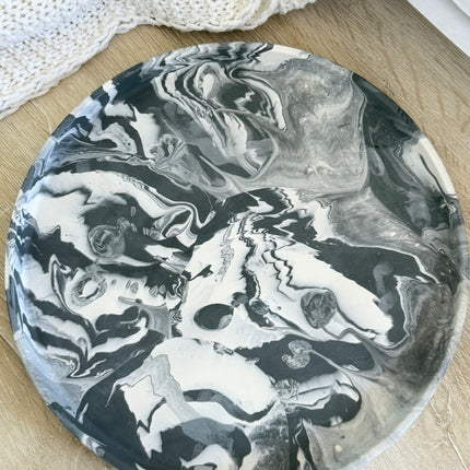 XL Edged Circle Tray - Black & White Marble